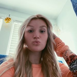 Meet your Posher, Hayley